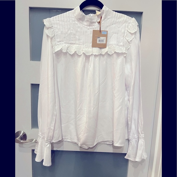 PRICE DROP⬇️⬇️⬇️Beautiful white blouse. Fully lined and exquisite - Picture 1 of 8